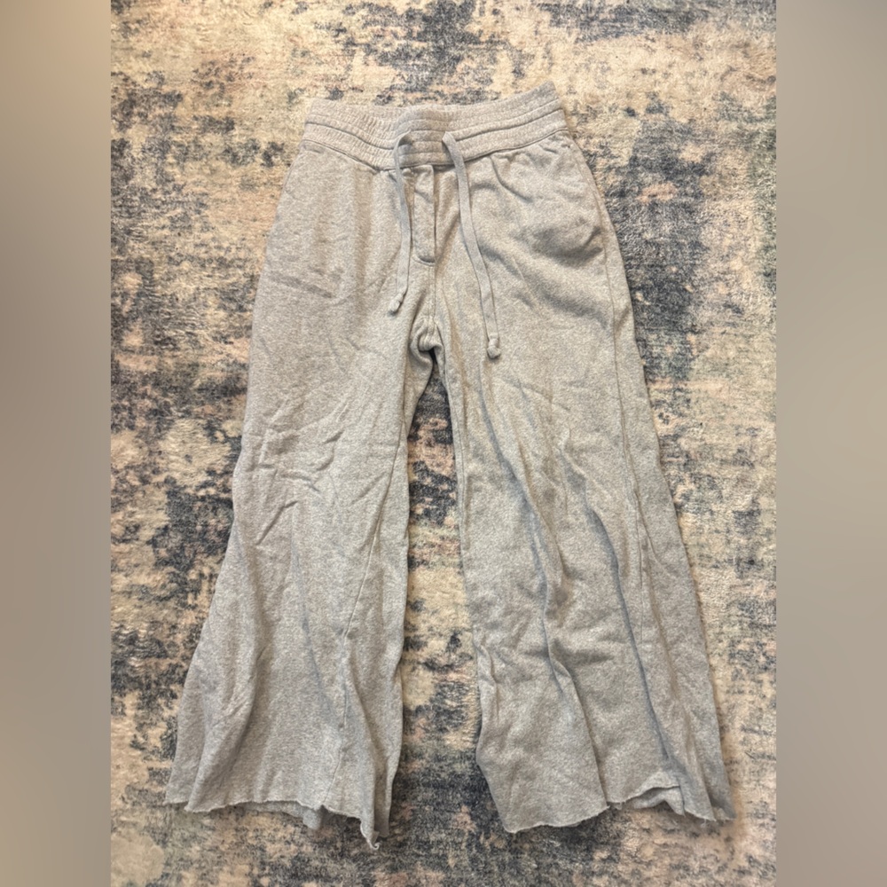Open leg sweatpants